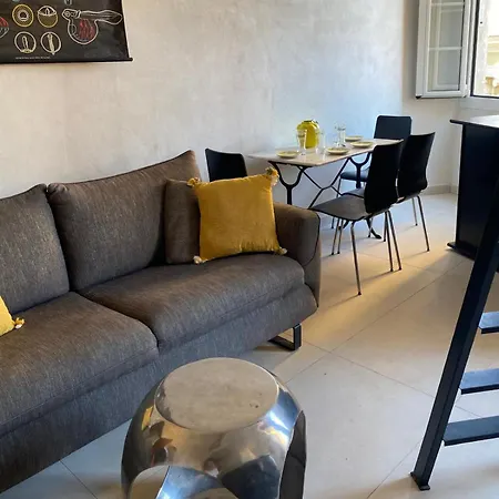 Chic Ferrie Riviera *