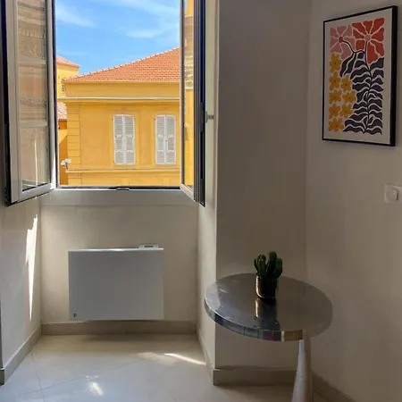 Azuramo - Chic Ferrie Riviera