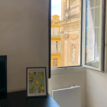 Azuramo - Chic Ferrie Riviera Apartment Menton