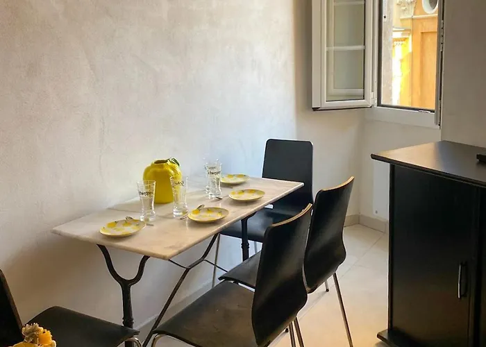 Chic Ferrie Riviera * Mentona