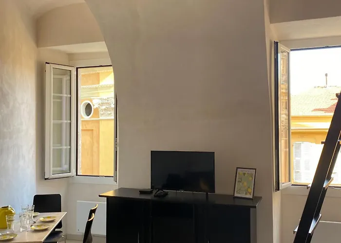 Chic Ferrie Riviera Menton