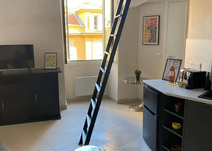 Chic Ferrie Riviera Apartment